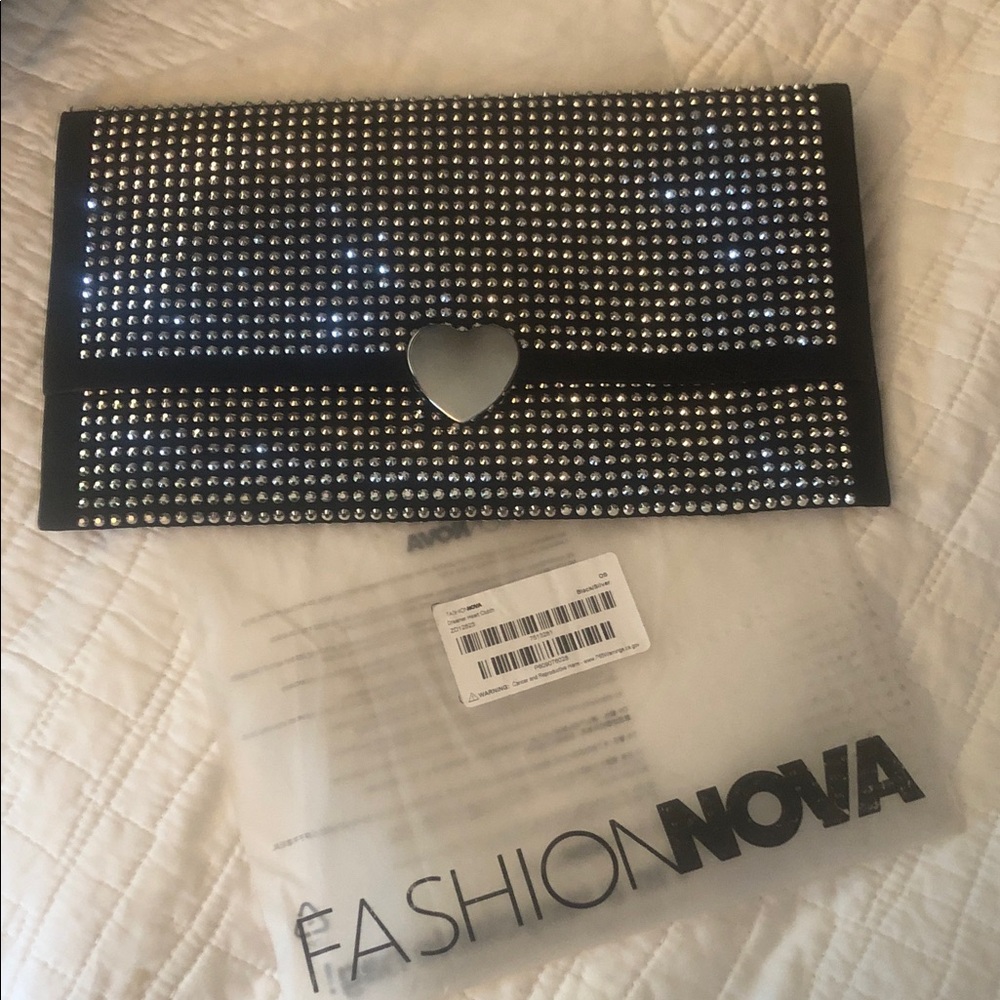 Fashion Nova Black Rhinestone Heart Clasp Evening Clutch